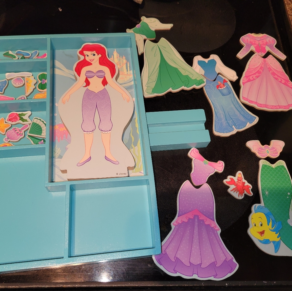 Ariel Wooden Magnetic Dress-Up Melissa & Doug.